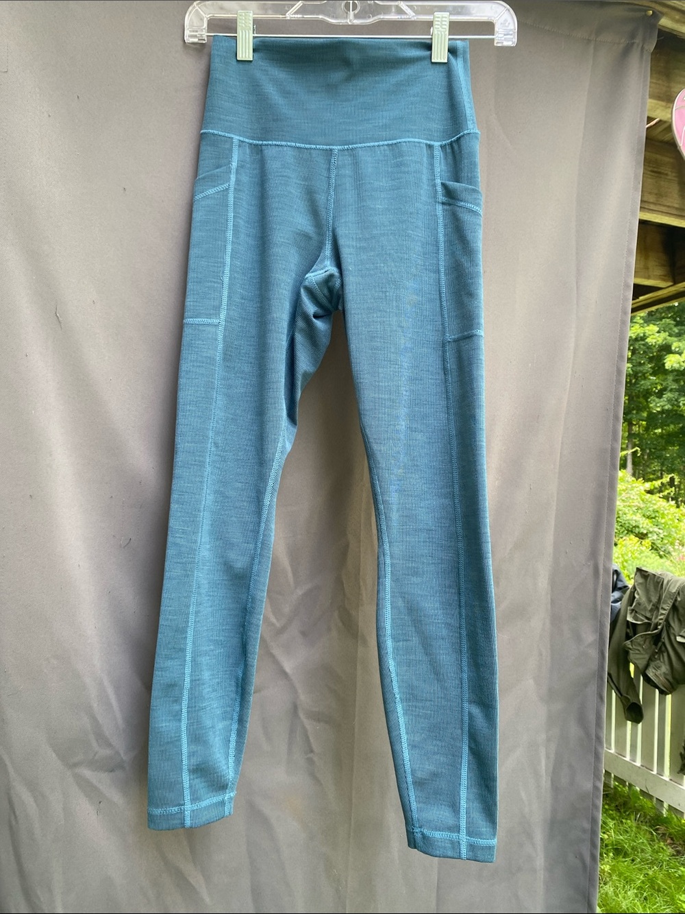High-Waist Teal Leggings with Side Pockets